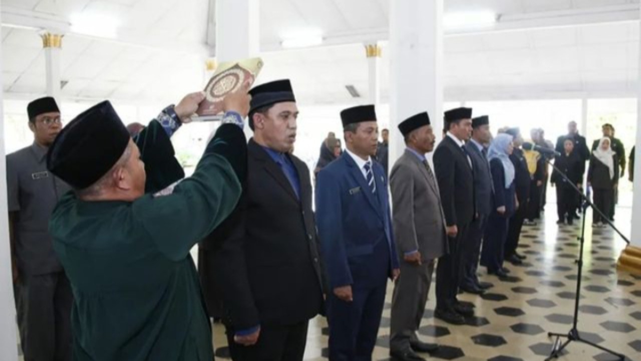 Bupati Lantik Pejabat Eselon II.b Dan Eselon III - BKPSDM Kabupaten Lebak